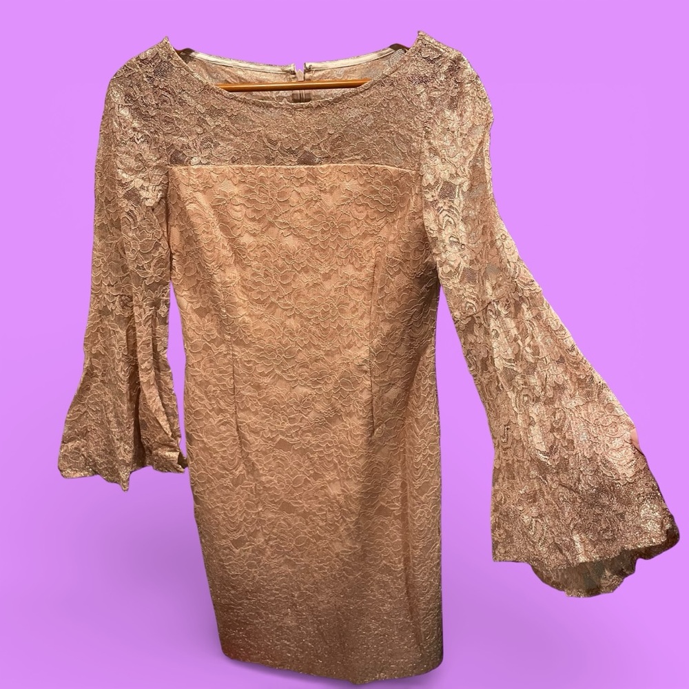 Cute Tahari peachy gold lace shimmer bell sleeve relaxed sheath dress fairy boho